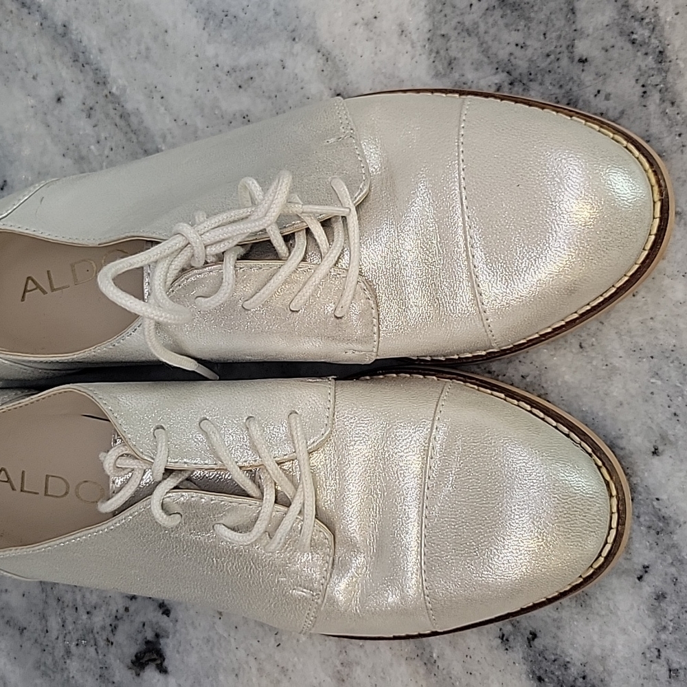 Aldo Silver Leather Oxford Flats Size 7 Metallic Brogue Lace-Up Shoes - Picture 2 of 7